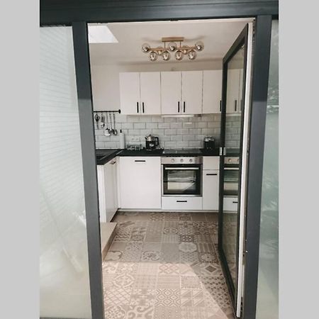 Wunderschoene Sanierte Wohnung Vor Den Toren Koelns Exterior foto