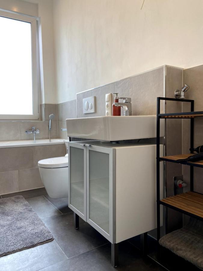 Wunderschoene Sanierte Wohnung Vor Den Toren Koelns Exterior foto